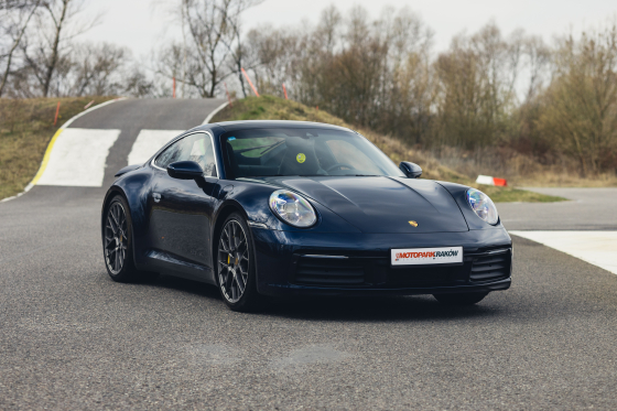 Przejazd Porsche 911 Carrera 4S (992) jako kierowca